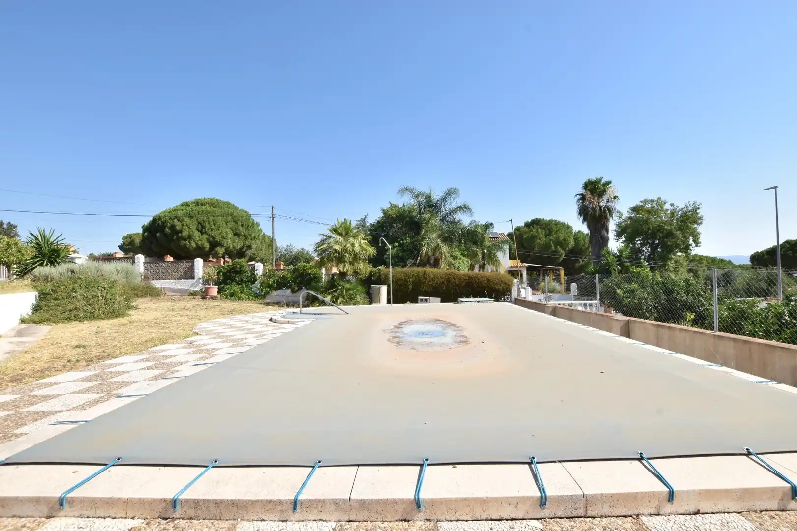 Piscina de Casa o xalet en venda en Alhaurín de la Torre amb Jardí privat, Terrassa i Piscina comunitària