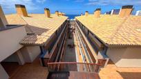Vista exterior de Àtic en venda en Adeje amb Terrassa, Piscina i Piscina comunitària