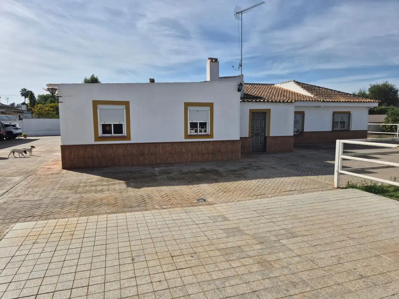 Vista exterior de Casa o chalet en venta en Palomares del Río con Aire acondicionado, Jardín privado y Terraza