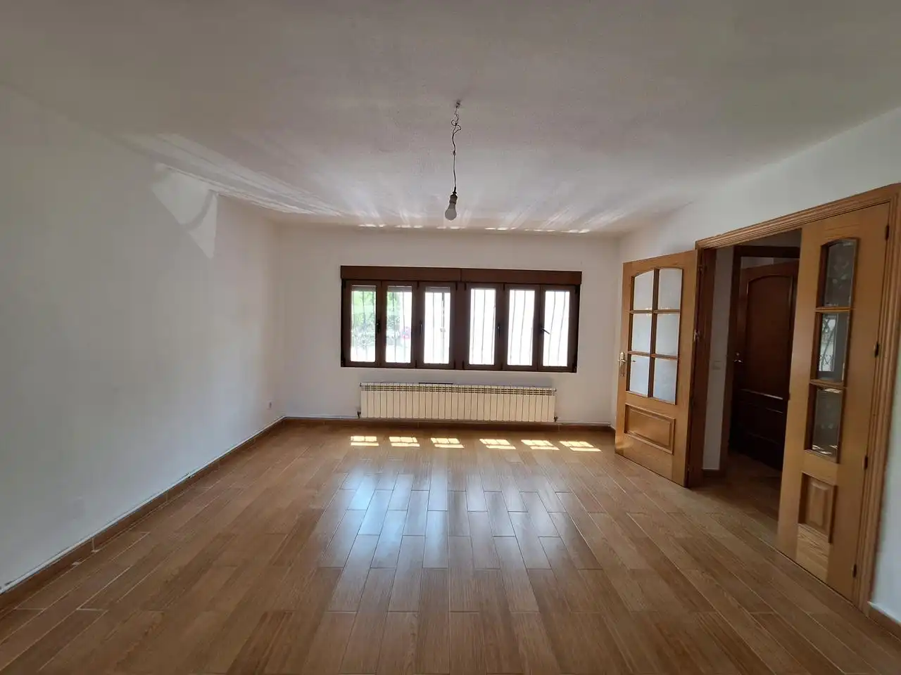 Sala d'estar de Casa adosada en venda en Quijorna amb Calefacció, Terrassa i Piscina comunitària