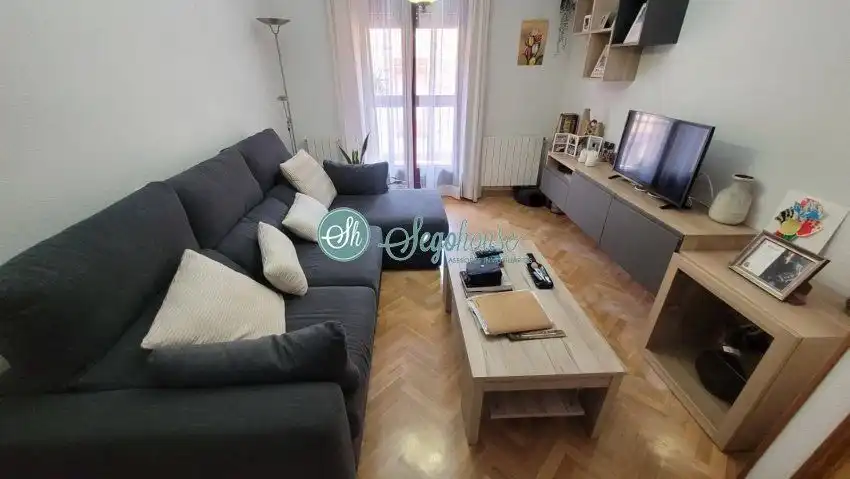 Sala d'estar de Casa o xalet en venda en Segovia amb Calefacció, Parquet i Terrassa