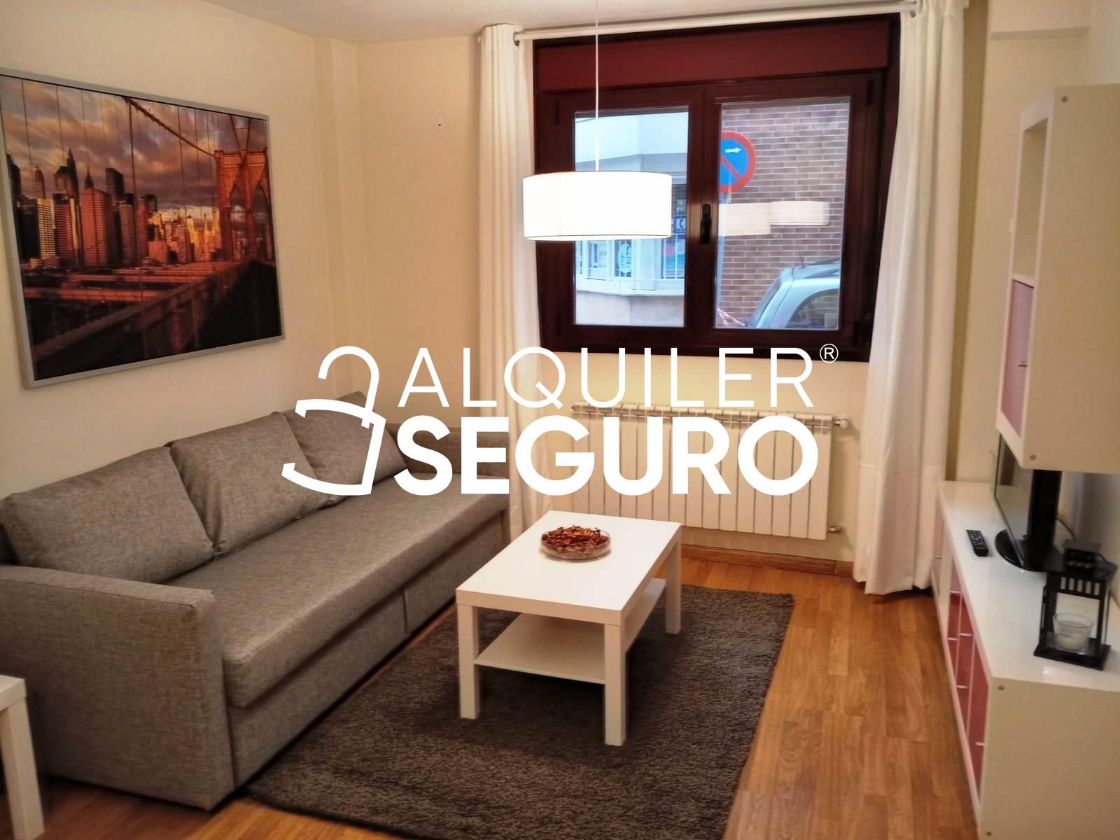 Sala d'estar de Pis de lloguer en Santovenia de Pisuerga amb Calefacció i Moblat