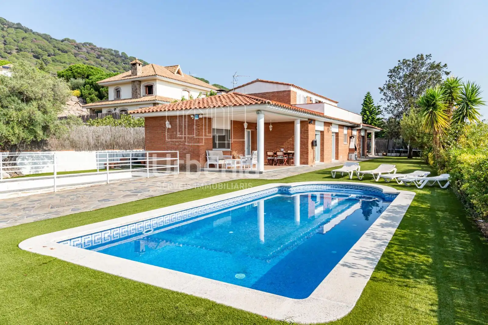 Außenansicht von Haus oder Chalet zum Verkauf in Argentona mit Privatgarten, Abstellraum und Schwimmbad