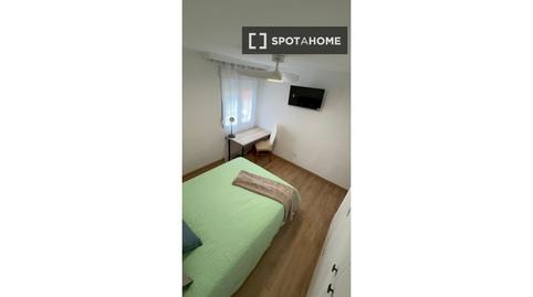Photo 5 of Flat to share in Lucero, Madrid