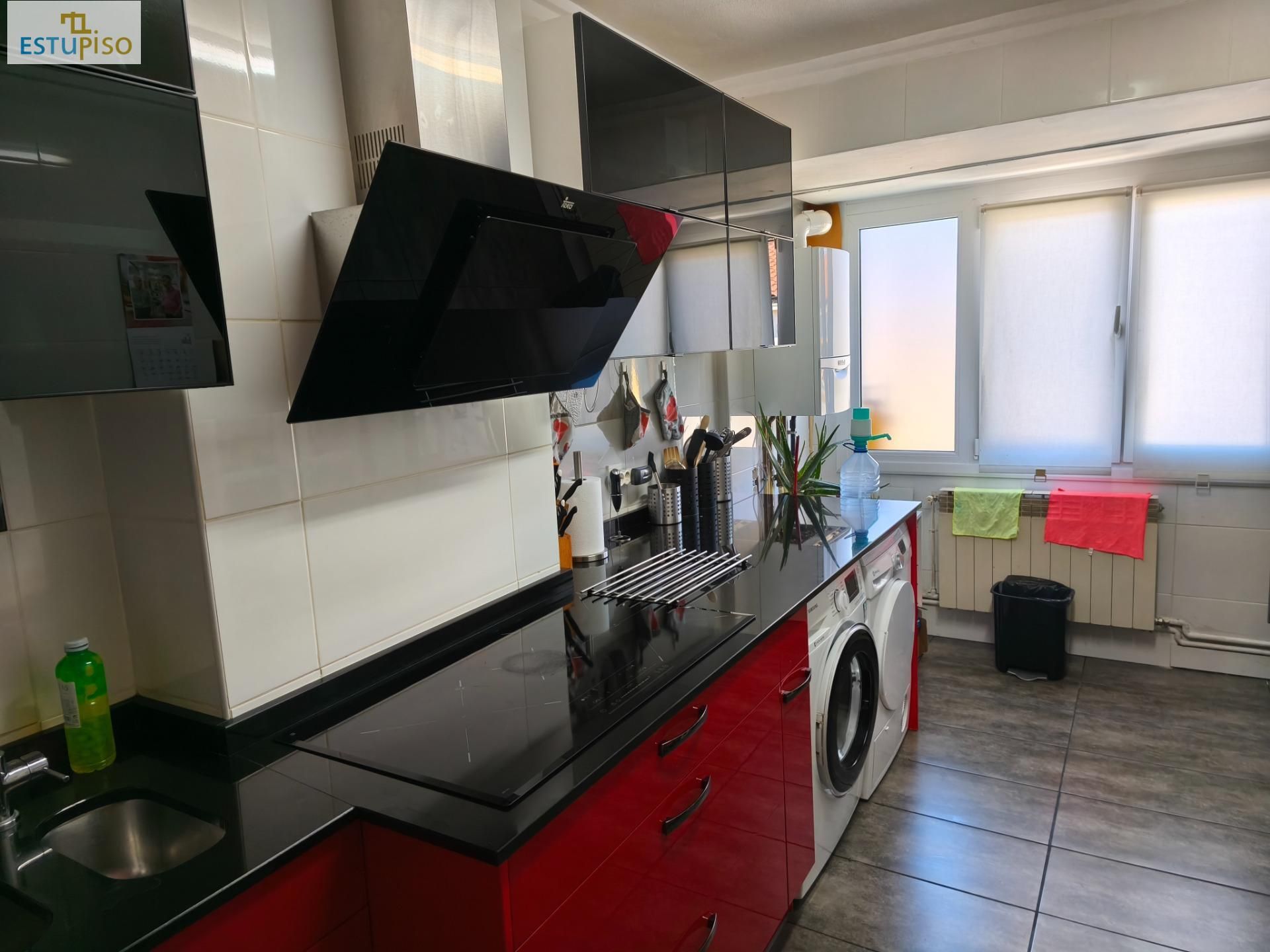 Cocina de Piso en venta en Vitoria - Gasteiz con Calefacción, Parquet y Trastero