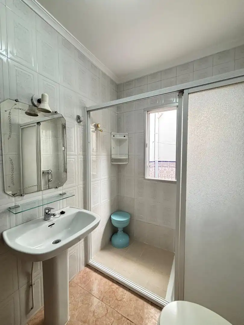 Bathroom of Flat for rent in Valdepeñas
