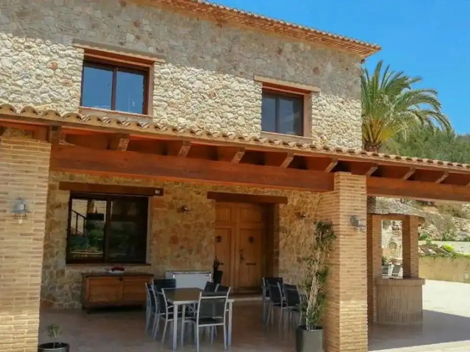 Country house zum Verkauf in Las Rotas / Les Rotes