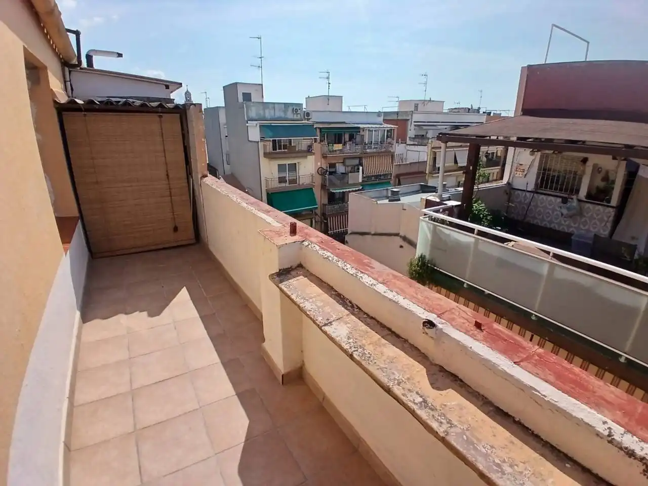 Terrasse von Dachboden zum Verkauf in Vilanova i la Geltrú mit Klimaanlage, Parkett und Terrasse