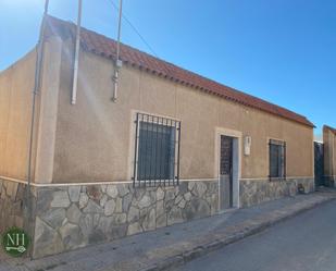 Vista exterior de Casa o xalet en venda en Roquetas de Mar amb Jardí privat