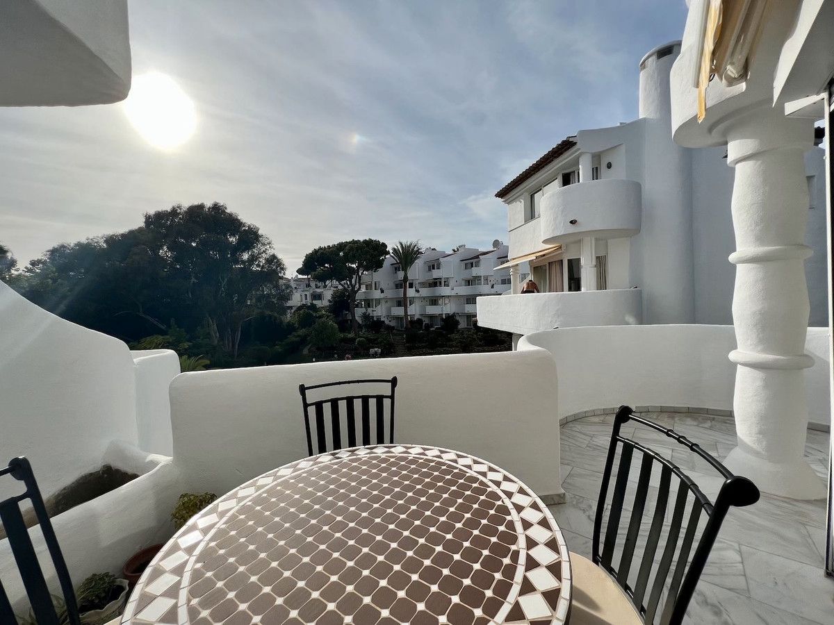 Duplex for sale in Calle Pinos, Calahonda