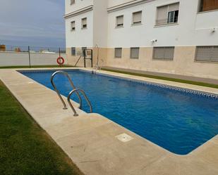 Piscina de Apartamento en venta en Chiclana de la Frontera con Jardín privado y Piscina comunitaria