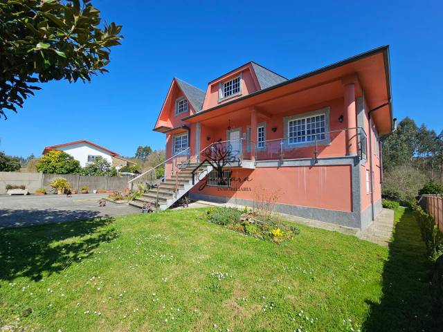 Casa-chalet en Venta en O Feal - Xubia