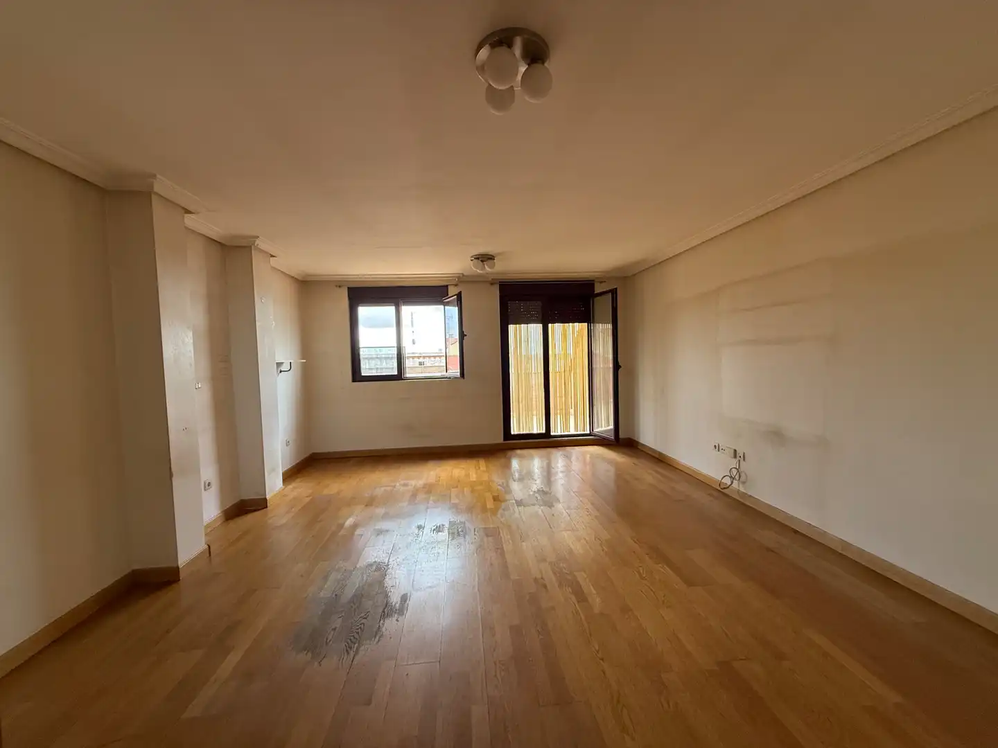 Piso en venta en Benavente con Calefacción, Terraza y Balcón