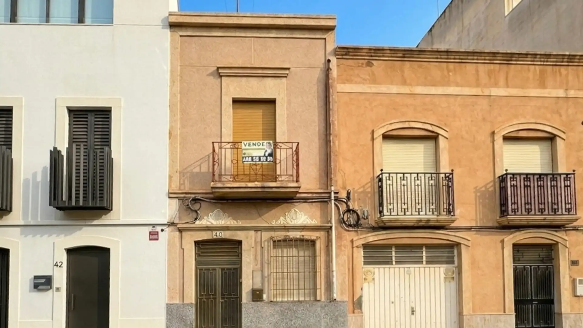 Vista exterior de Casa o xalet en venda en  Almería Capital amb Terrassa i Balcó