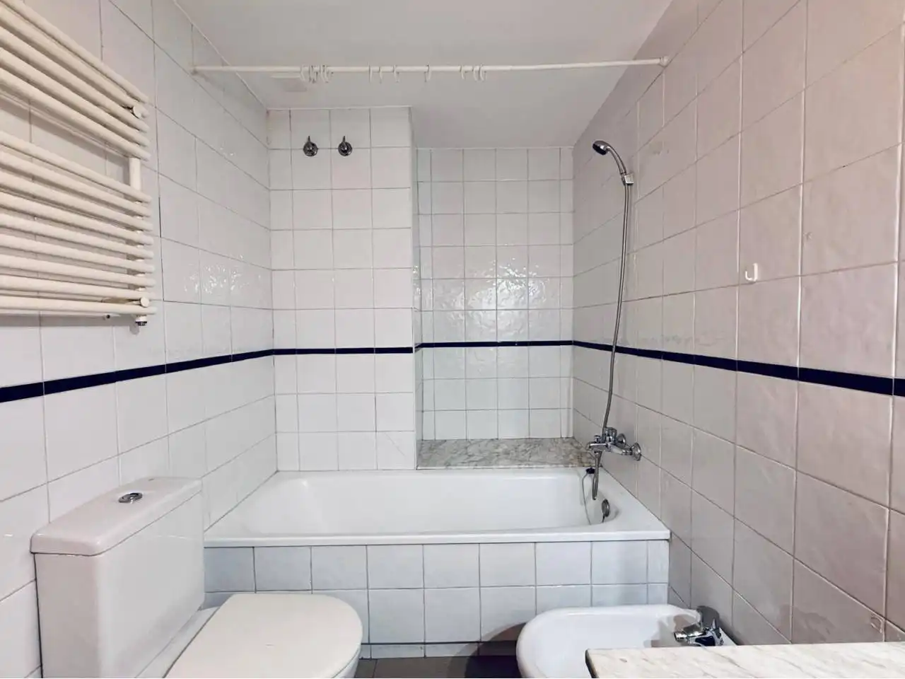 Badezimmer von Wohnung zum Verkauf in Girona mit Heizung, Terrasse und Gemeinschaftspool