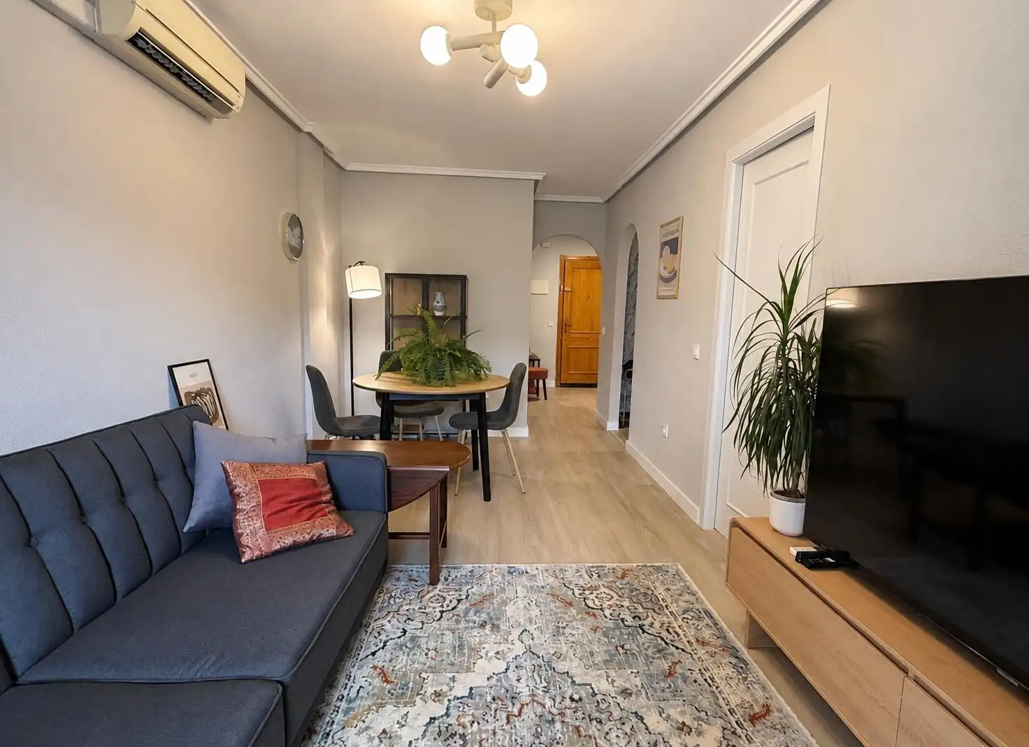 Wohnzimmer von Wohnung zum Verkauf in Torrevieja mit Klimaanlage, Terrasse und Schwimmbad