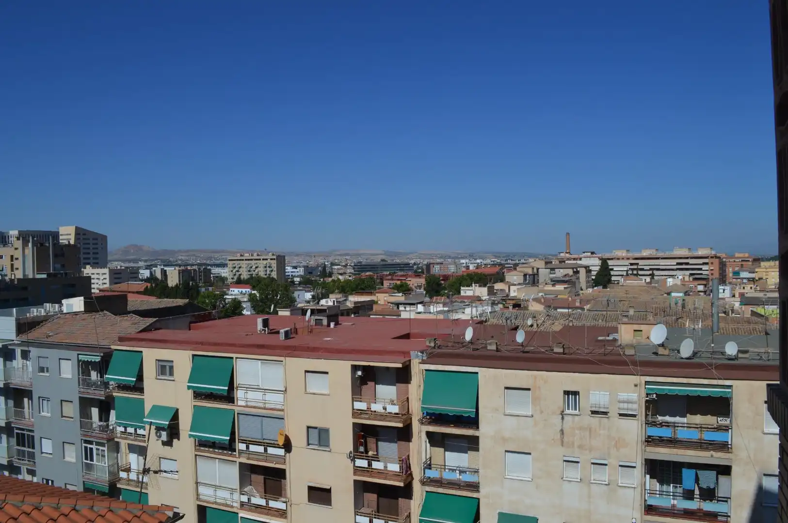 Exterior view of Flat for rent in Granada  with Air Conditioner, Furnished and Balcony