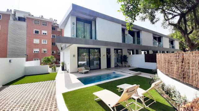 Casa adosada en Venta en Paseo de Miramar, Málaga, Spain en Limonar