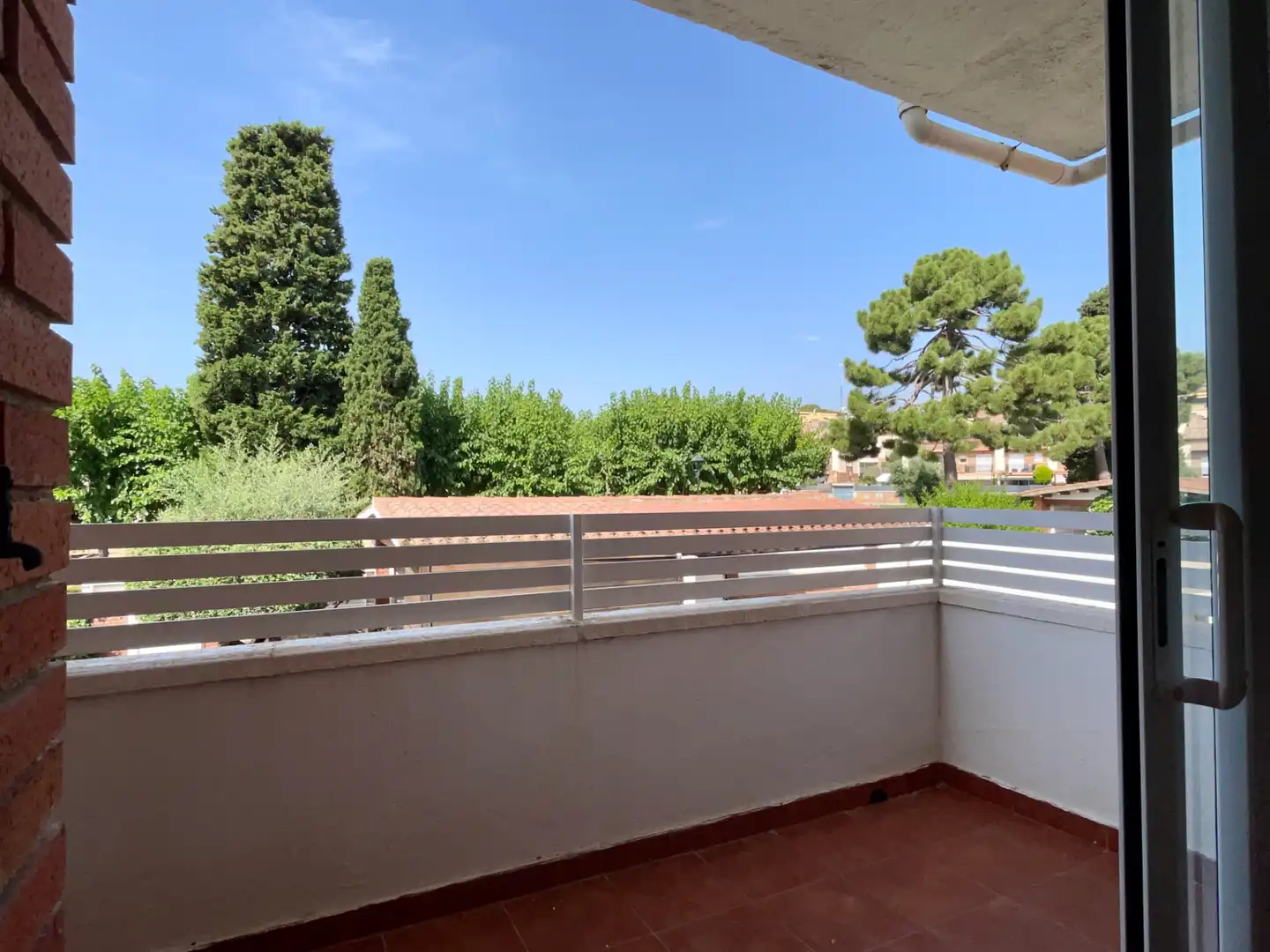 Terrasse von Einfamilien-Reihenhaus zum Verkauf in Sant Vicenç de Montalt mit Klimaanlage, Heizung und Privatgarten