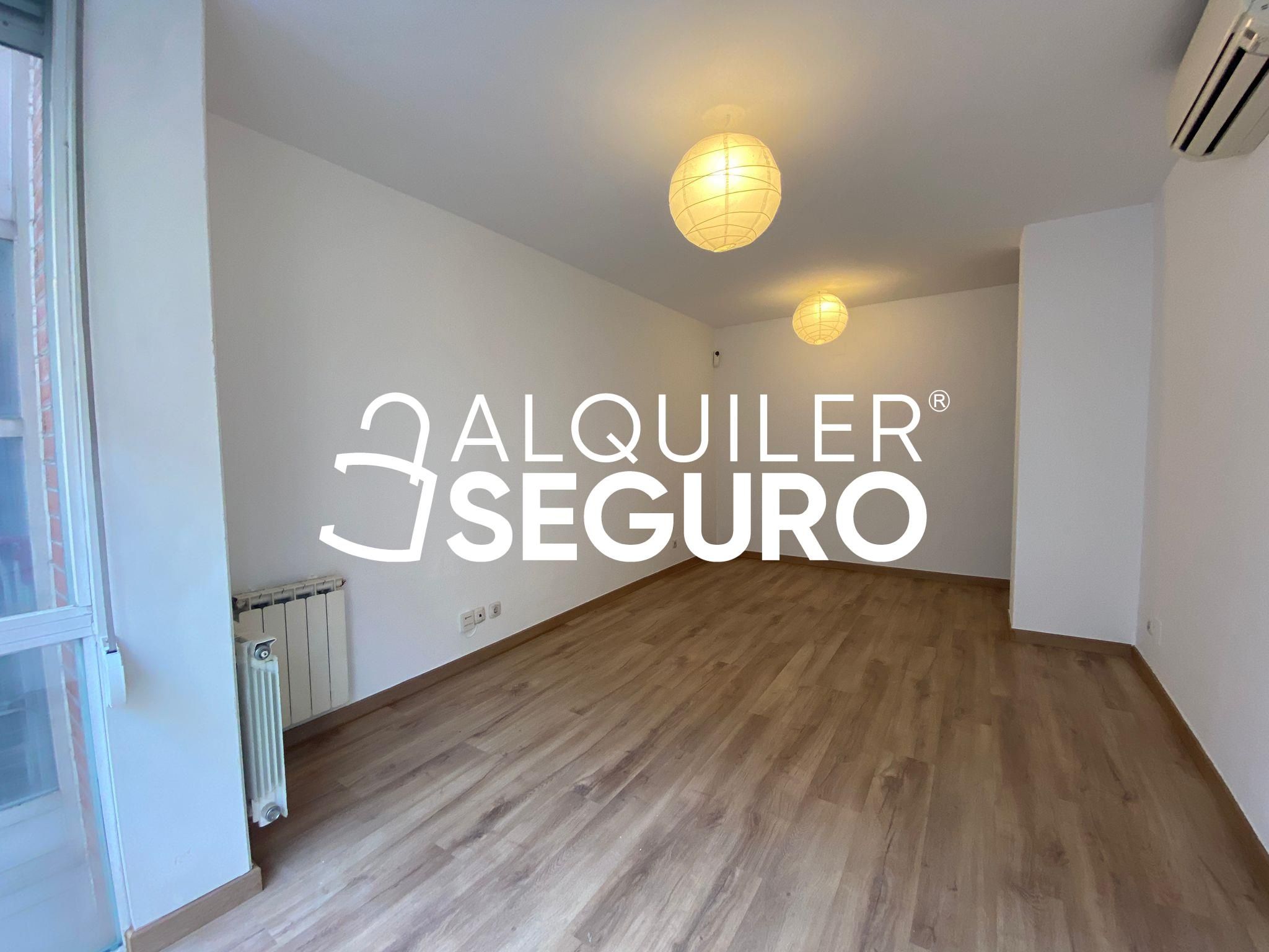 Bedroom of Flat to rent in  Madrid Capital  with Air Conditioner and Heating