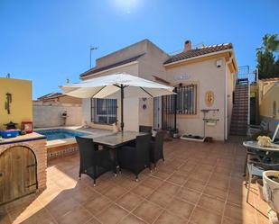 Vista exterior de Casa o xalet en venda en Torrevieja amb Aire condicionat, Terrassa i Piscina