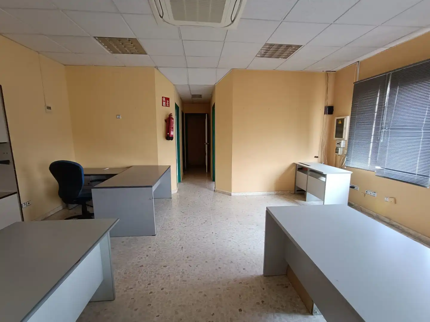 Nave industrial de alquiler en Carretera Sevilla-Cádiz, 556, La Hacienda - Nueva Andalucía