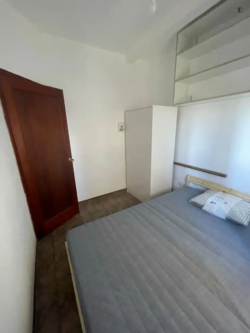 Dormitori de Apartament per a compartir en Las Palmas de Gran Canaria amb Moblat, Forn i Rentadora