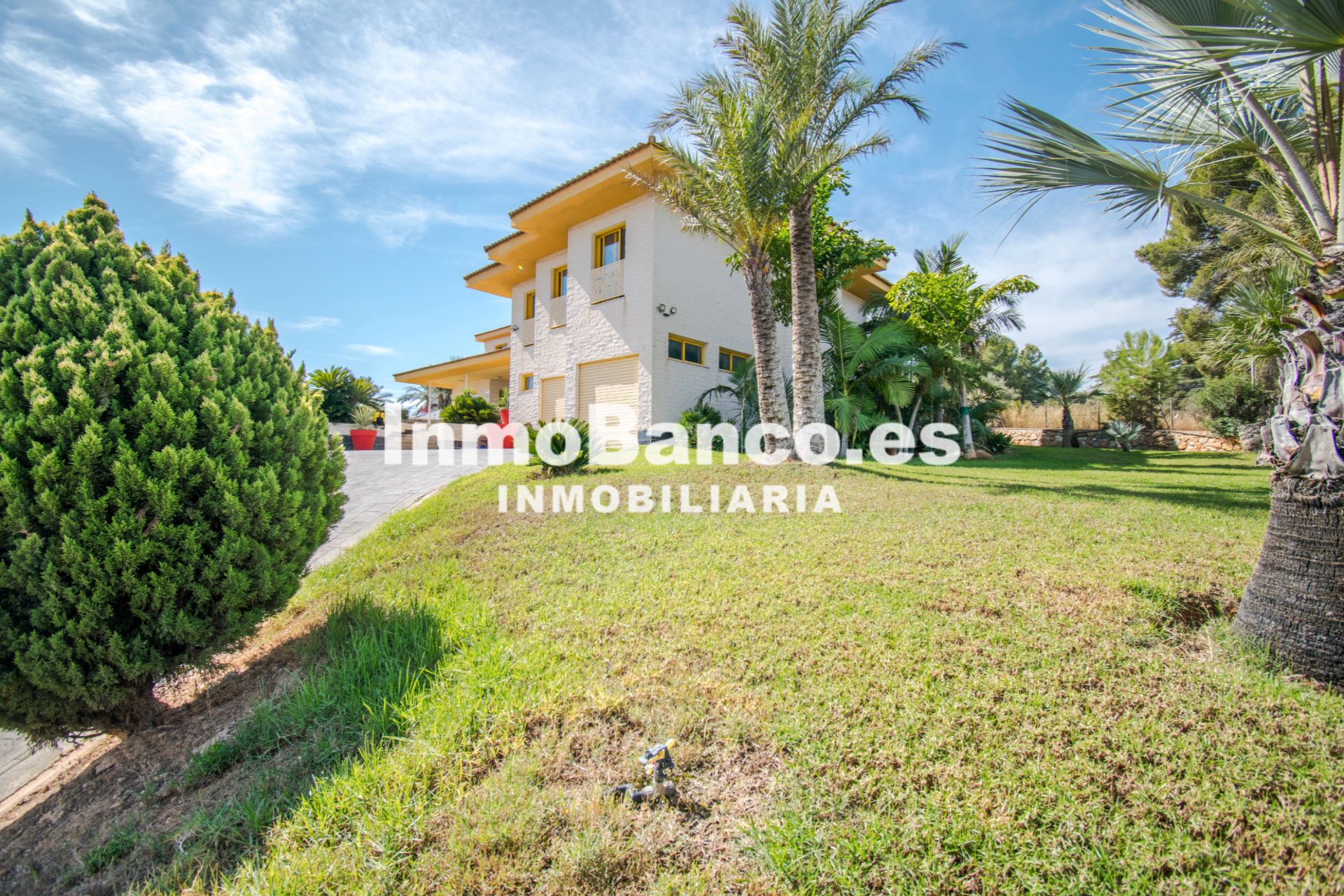 Vista exterior de Casa o xalet en venda en Torrent amb Aire condicionat, Calefacció i Jardí privat