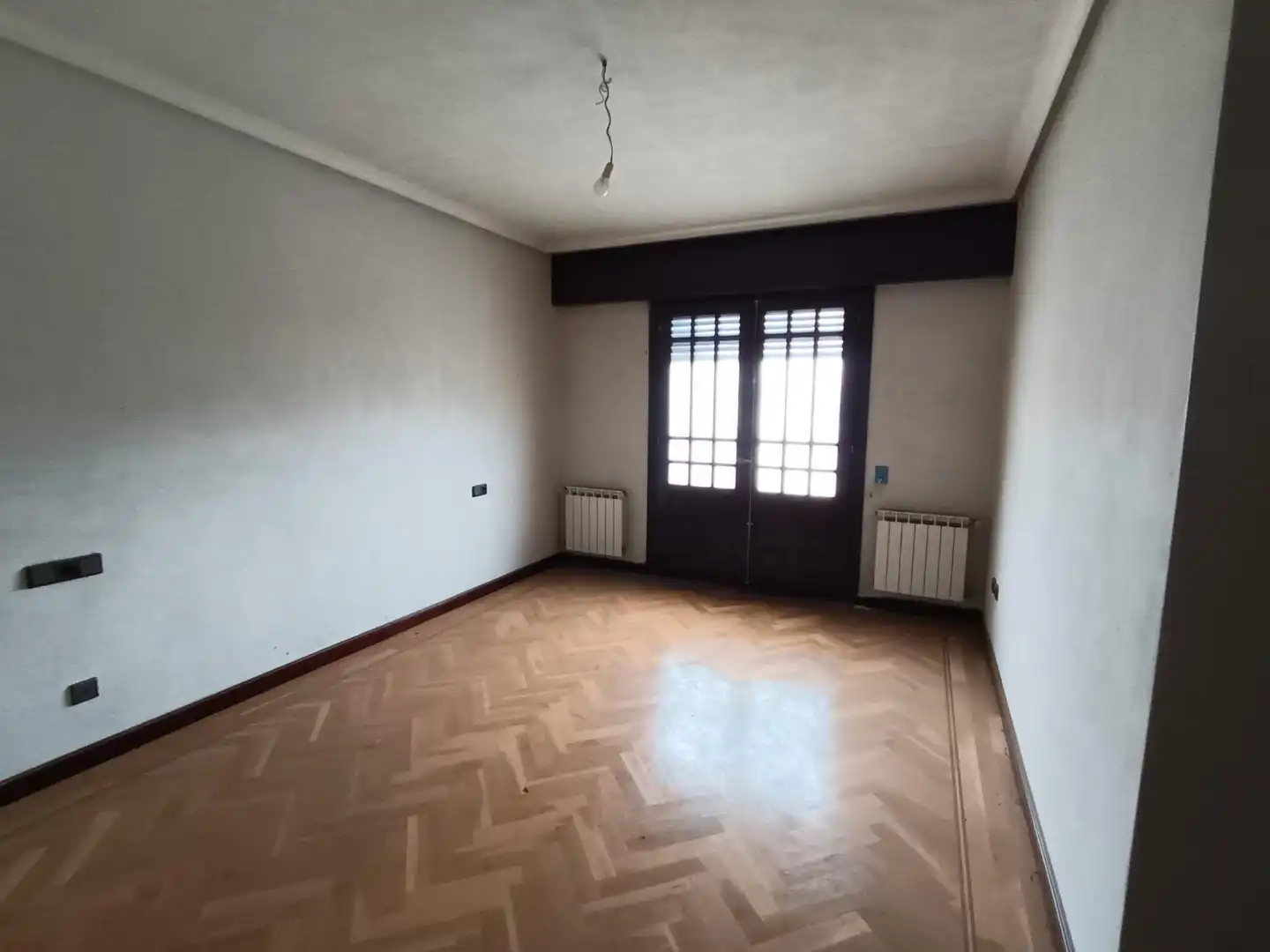 Dormitori de Casa o xalet en venda en Íscar amb Jardí privat, Terrassa i Traster