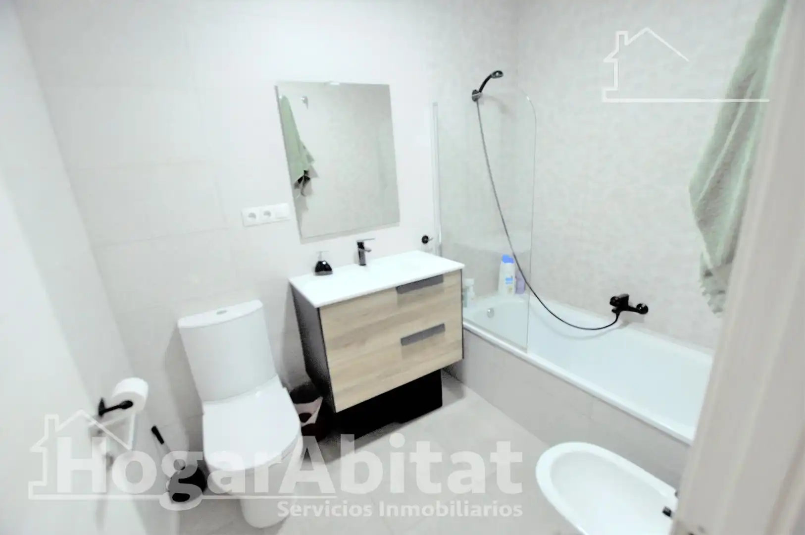 Badezimmer von Dachboden zum Verkauf in Valencia mit Klimaanlage, Heizung und Abstellraum