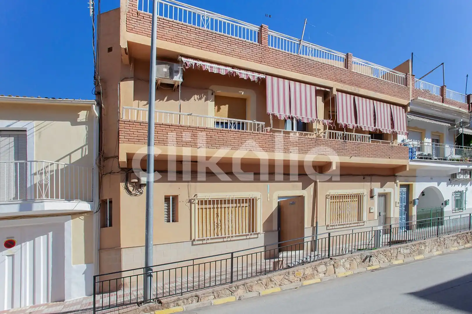 Vista exterior de Casa o chalet en venta en Cabra del Santo Cristo con Aire acondicionado y Terraza