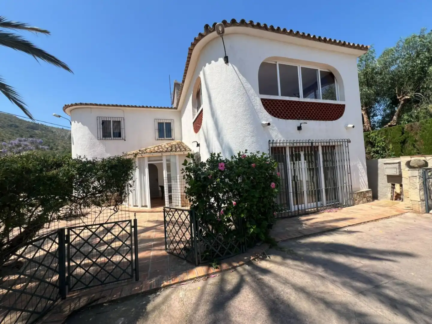 Vista exterior de Casa o xalet en venda en Pedreguer amb Jardí privat, Terrassa i Piscina