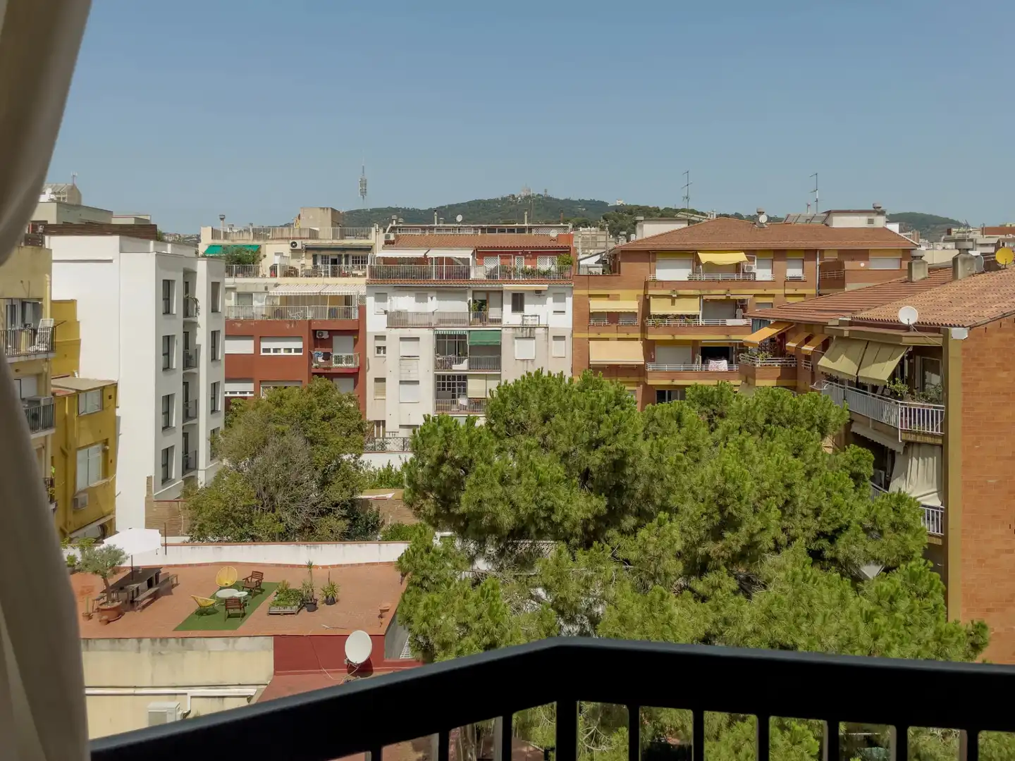 Vista exterior de Piso en venta en Barcelona con Balcón