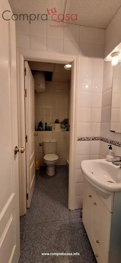 Badezimmer von Geschaftsraum zur Miete in Segovia mit Klimaanlage