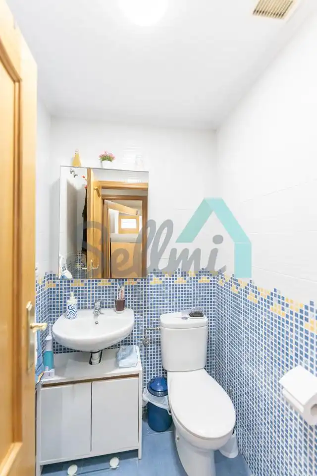 Badezimmer von Erdgeschoss zum Verkauf in Aller mit Heizung