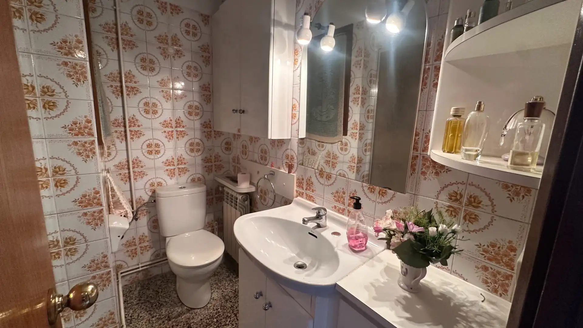 Bathroom of Flat for sale in Olot  with Heating, Terrace and Storage room