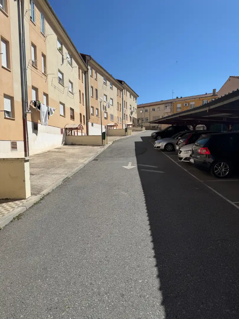 Parkplatz von Erdgeschoss zur Miete in La Lastrilla  mit Heizung, Parkett und Terrasse