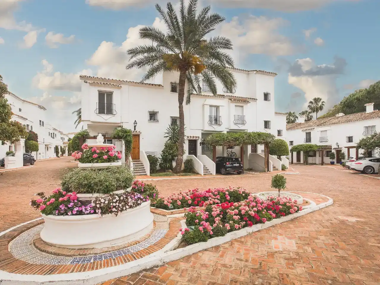 Außenansicht von Wohnung zur Miete in Marbella mit Klimaanlage, Privatgarten und Parkett