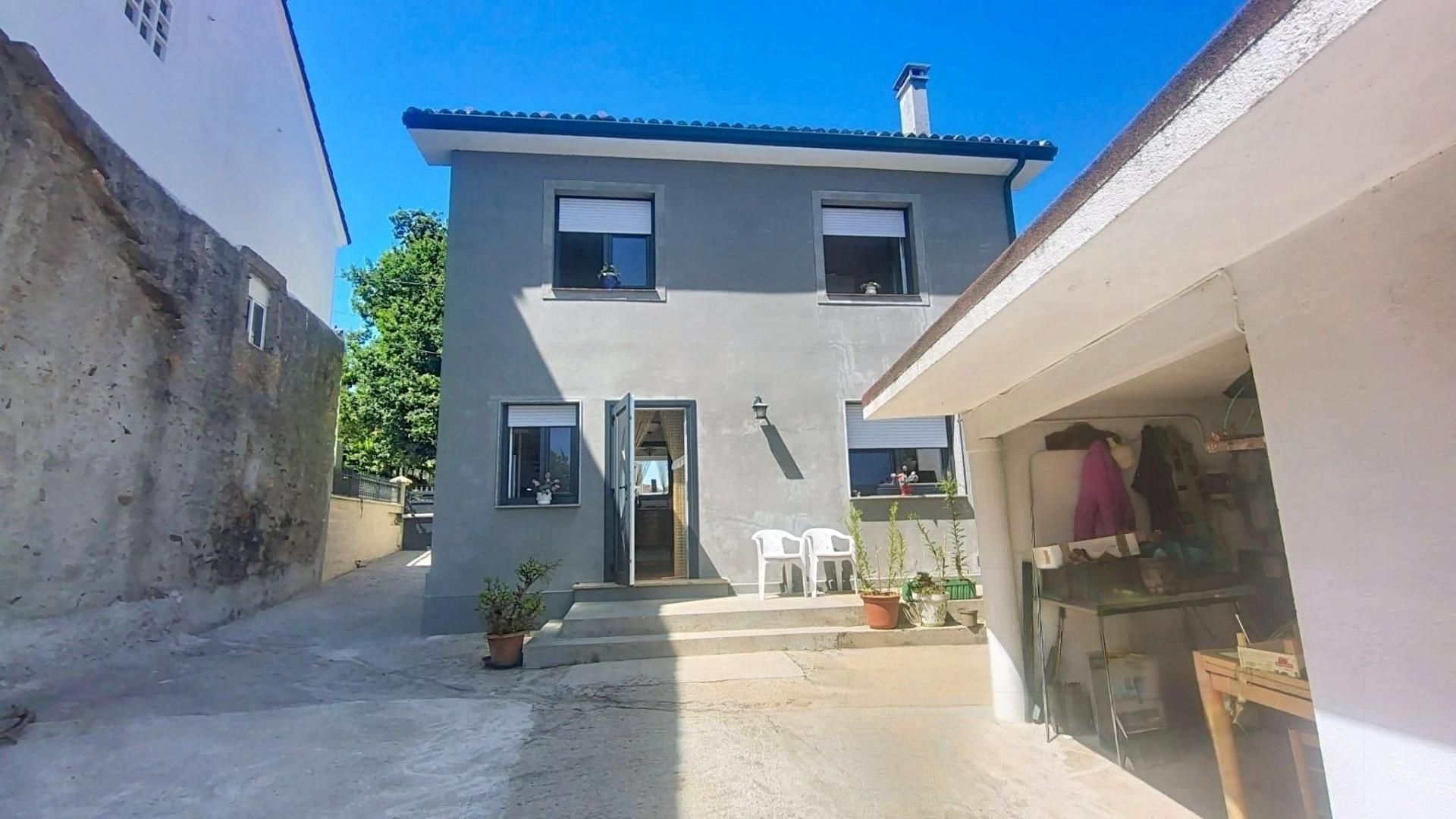 Vista exterior de Casa o xalet en venda en Santiago de Compostela  amb Calefacció i Terrassa