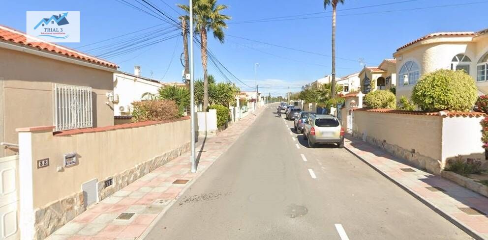 Vista exterior de Casa o xalet en venda en San Fulgencio amb Jardí privat i Piscina comunitària