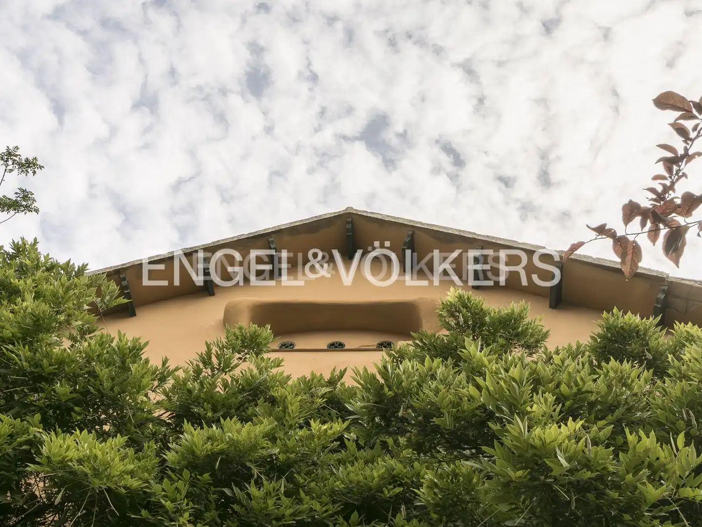 Vista exterior de Casa o xalet en venda en Barcelona amb Calefacció, Jardí privat i Terrassa