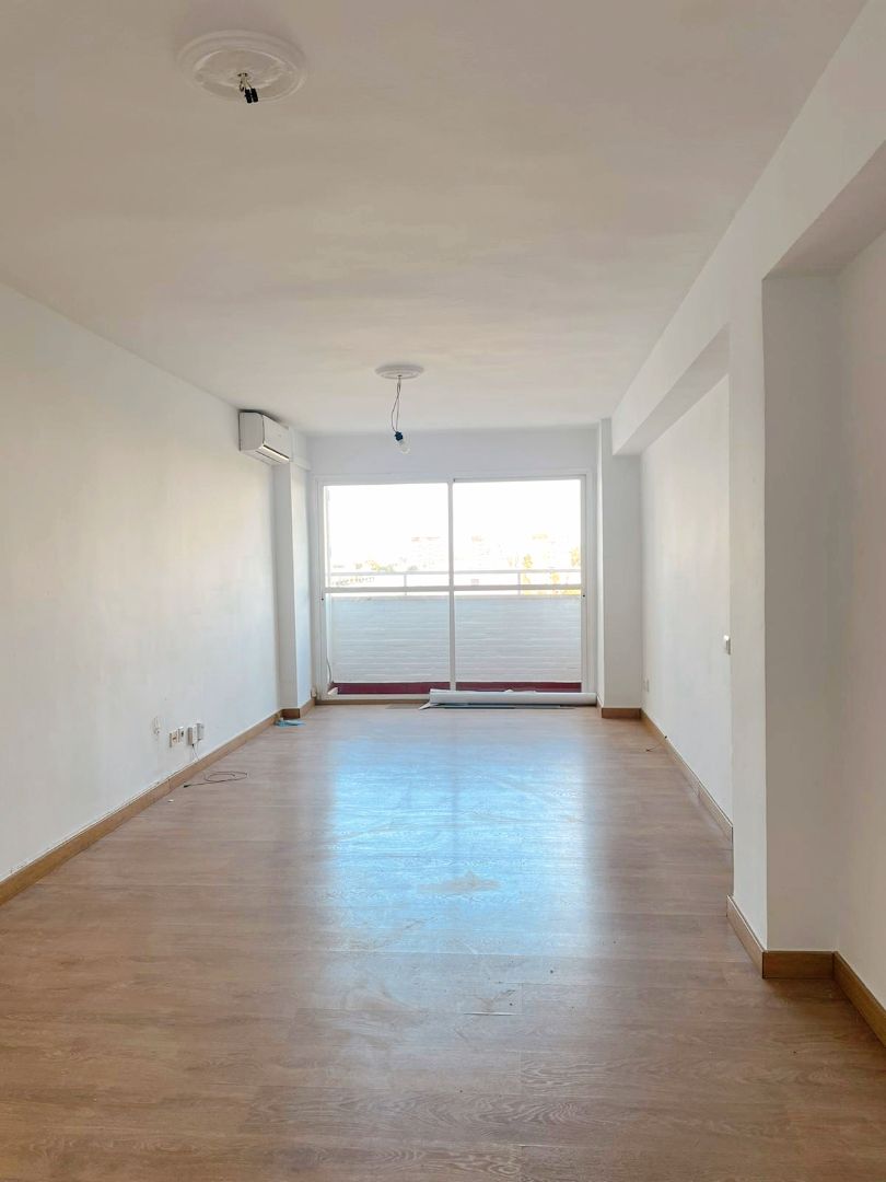 Bedroom of Flat for rent in  Sevilla Capital  with Air Conditioner, Oven and Washing machine