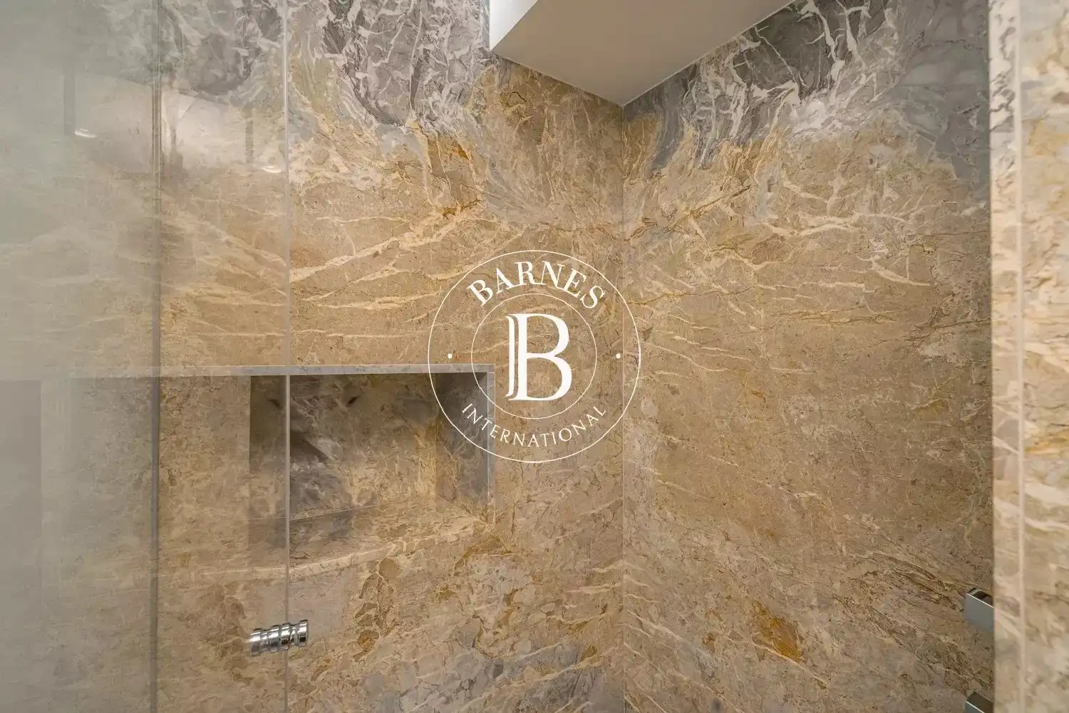 Bathroom of Flat for rent in Madrid  with Air Conditioner, Heating and Swimming Pool