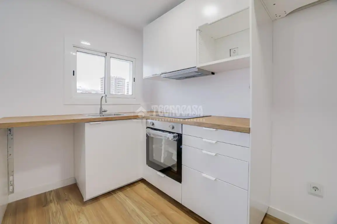 Cocina de Piso en venta en Terrassa con Balcón
