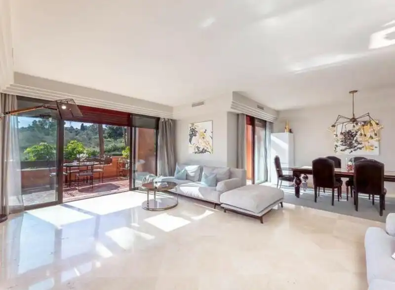Apartament amb terrassa en venda a Nueva Andalucía, imagen 4