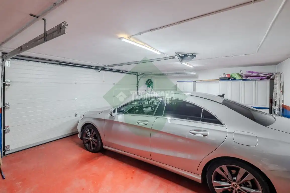 Parking of Detached homes for sale in Griñón  with Air Conditioner, Heating and Parquet flooring