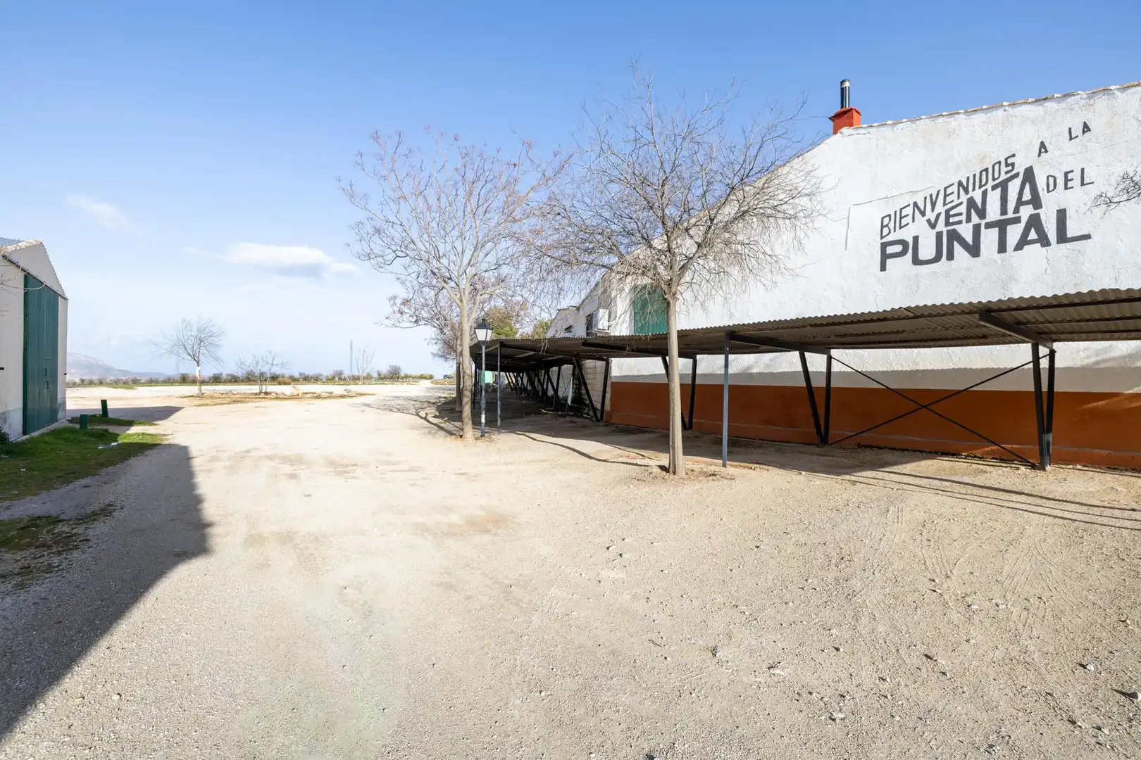 Vista exterior de Local en venta en Huélago