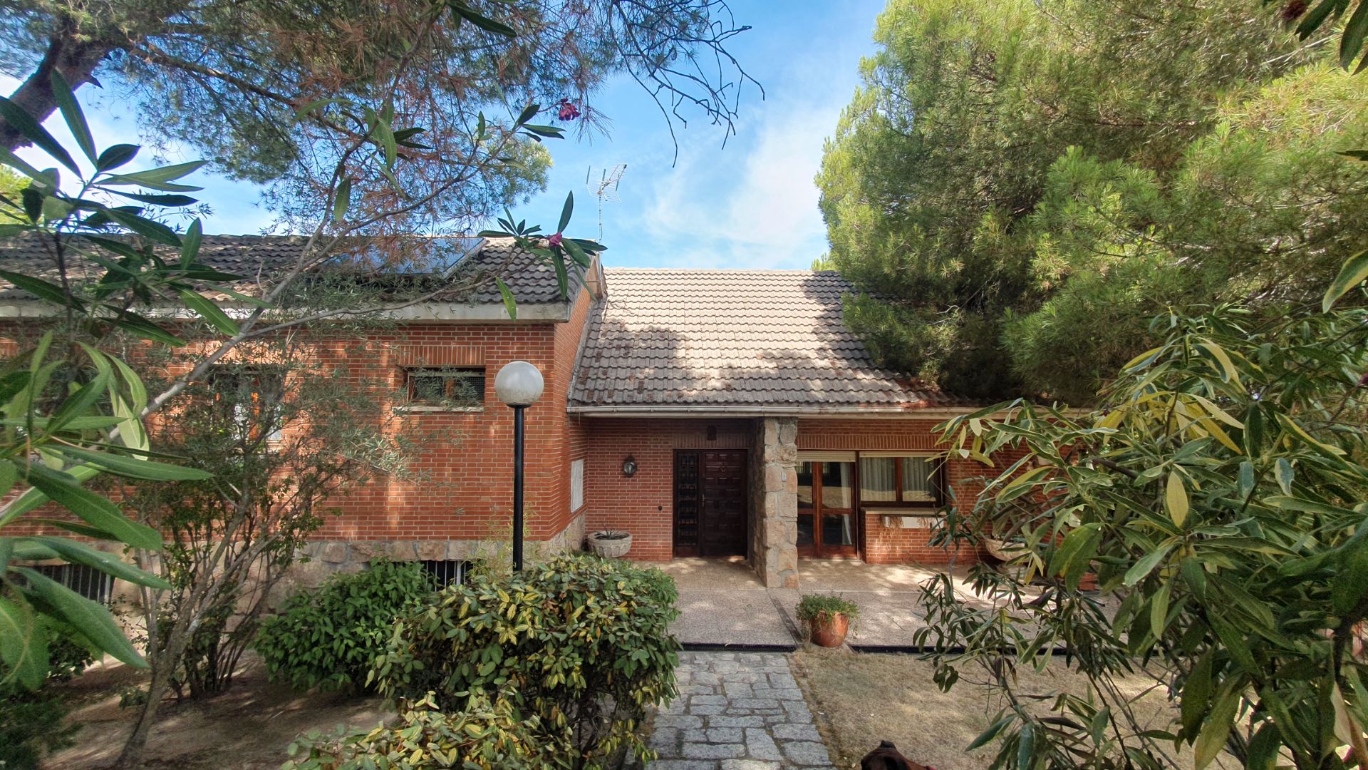 Vista exterior de Casa o chalet en venta en Valdemorillo con Calefacción, Jardín privado y Terraza