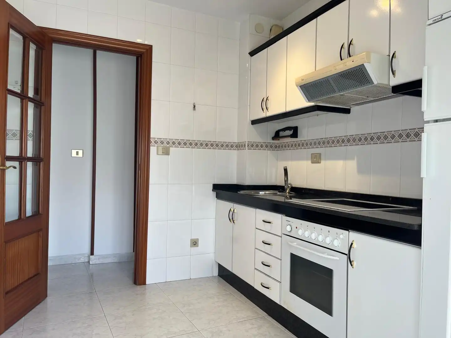Küche von Dachboden zum Verkauf in Porto do Son mit Terrasse und Abstellraum