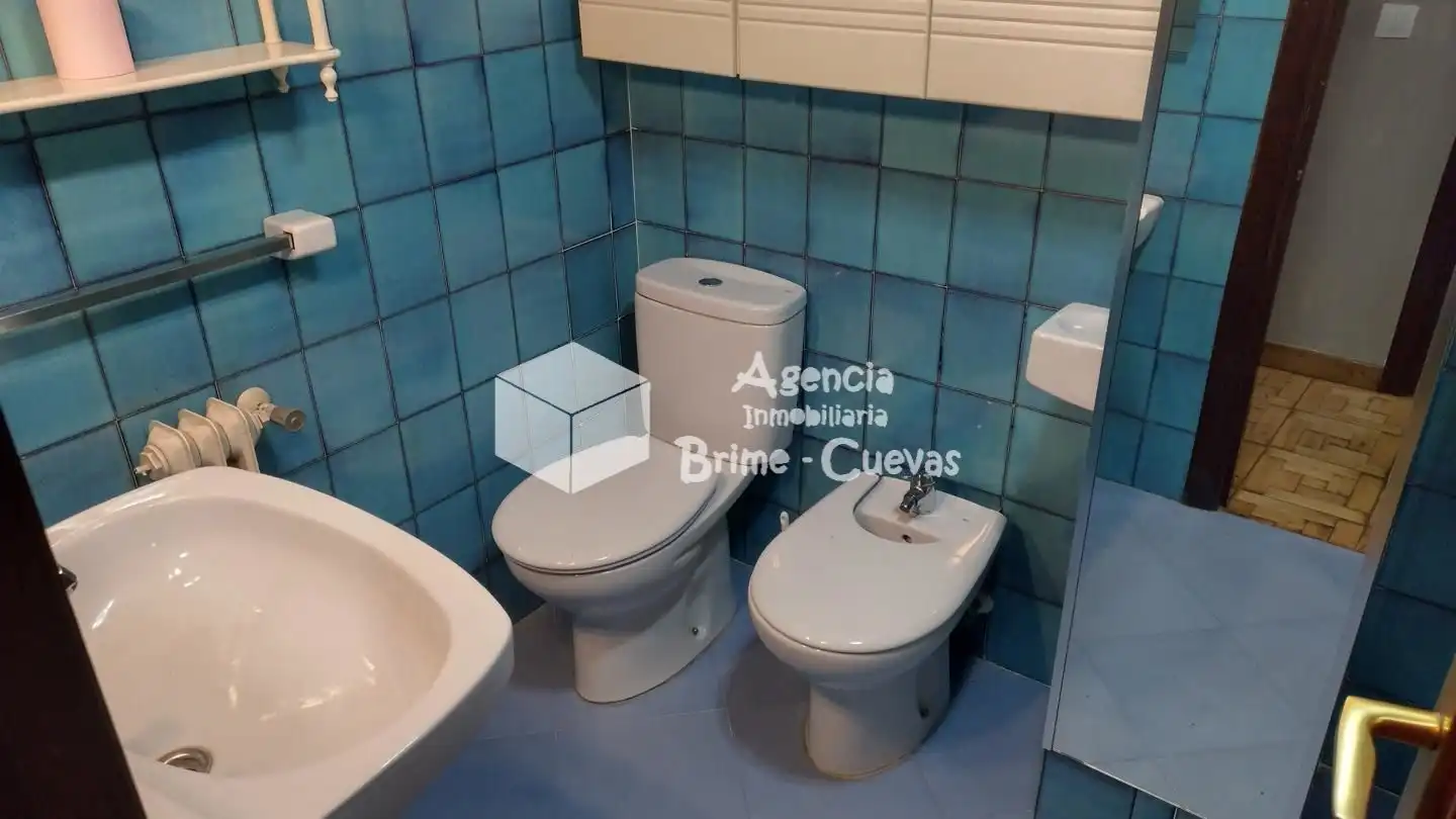 Baño de Piso de alquiler en Oviedo  con Calefacción